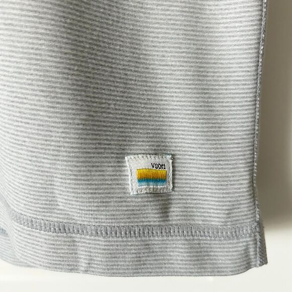 Vuori Strato Tech Tee Men's Performance Shirt in Gray Stripe Size Medium - Picture 2 of 3